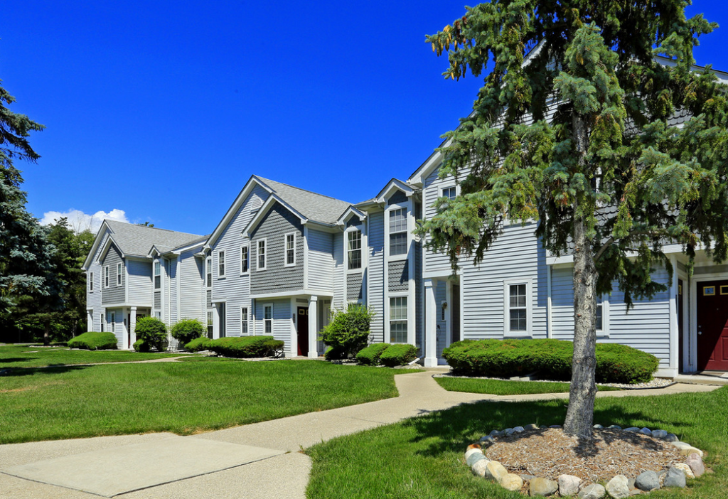 oakview square apartments chesterfield Michigan