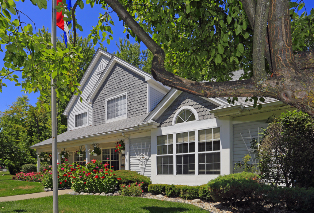 oakview square apartments chesterfield Michigan