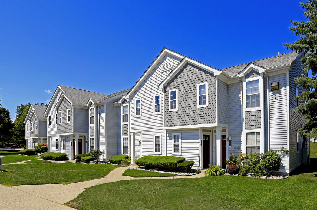 Oakview Square Apartments Chesterfield MI.