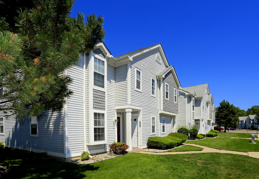 Gallery Oakview Square Apartments