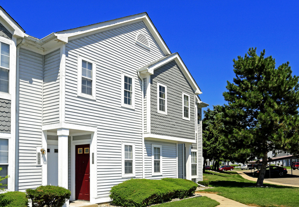 oakview square apartments chesterfield Michigan