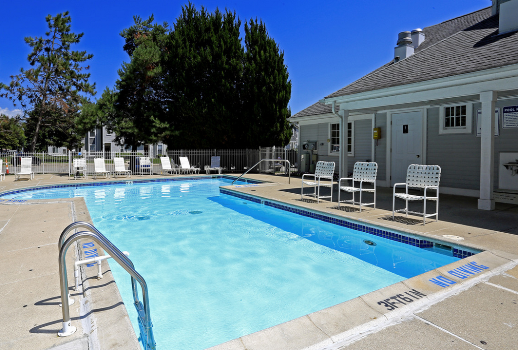 Oakview Square Apartments Chesterfield MI.