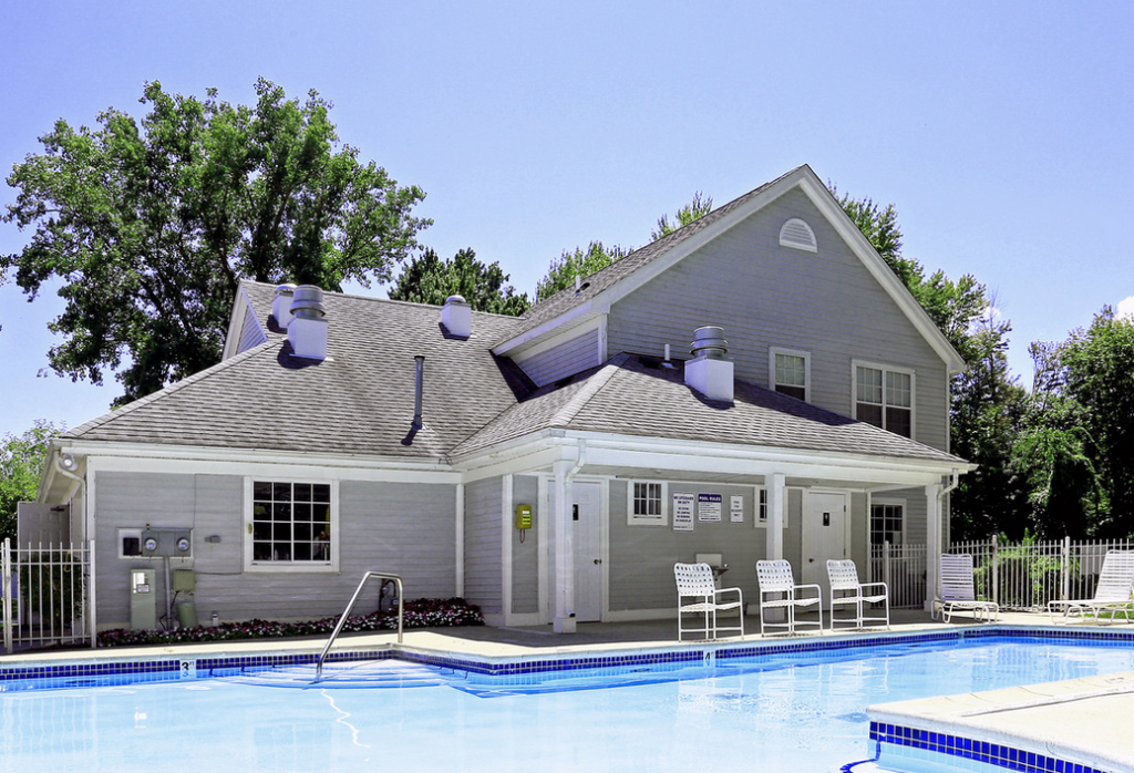 Gallery Oakview Square Apartments