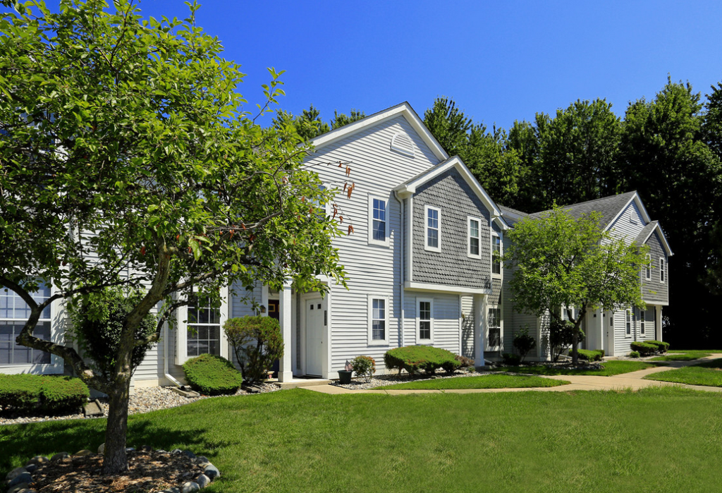 Gallery Oakview Square Apartments